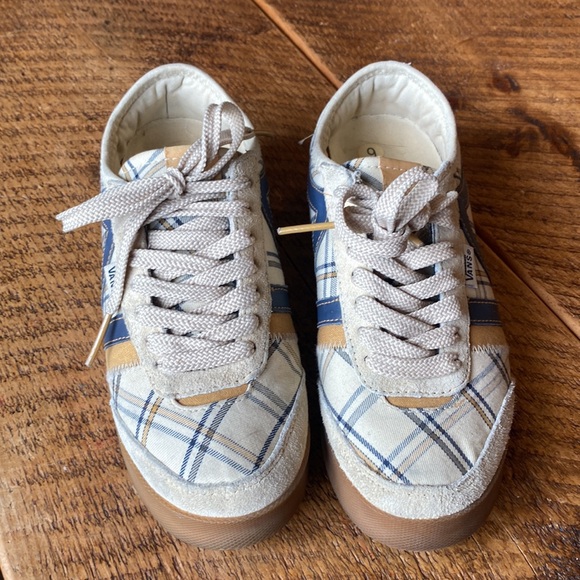 Vans - Picture 4 of 5